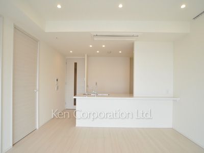 コンフォリア新宿イーストサイドタワーの写真 居室（LDなど） ※25階の同じ間取タイプを撮影。仕様が異なることがあります。