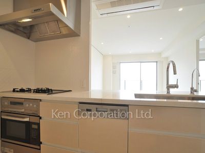 コンフォリア新宿イーストサイドタワーの写真 キッチン ※25階の同じ間取タイプを撮影。仕様が異なることがあります。