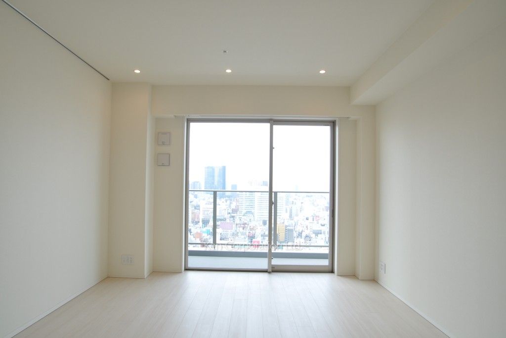 コンフォリア新宿イーストサイドタワーの写真 居室（LDなど） ※25階の同じ間取タイプを撮影。仕様が異なることがあります。