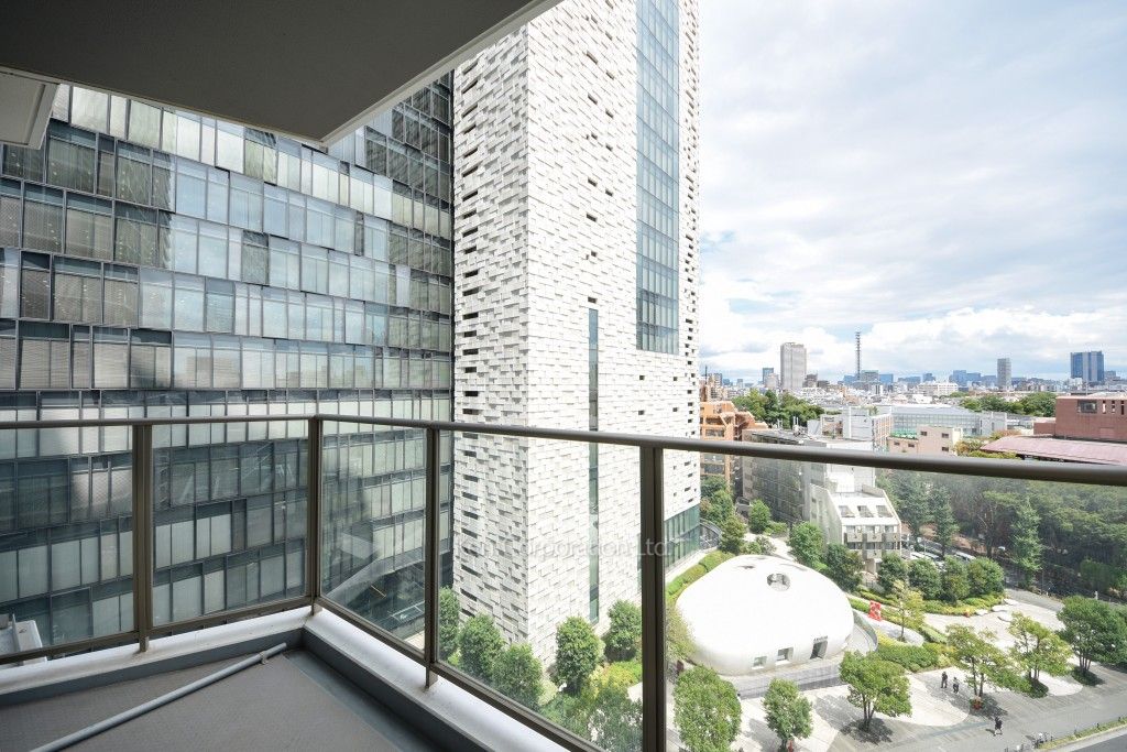 コンフォリア新宿イーストサイドタワーの写真 バルコニー