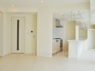 コンフォリア新宿イーストサイドタワーの写真 居室（LDなど） ※17階の同じ間取タイプを撮影。仕様が異なることがあります。