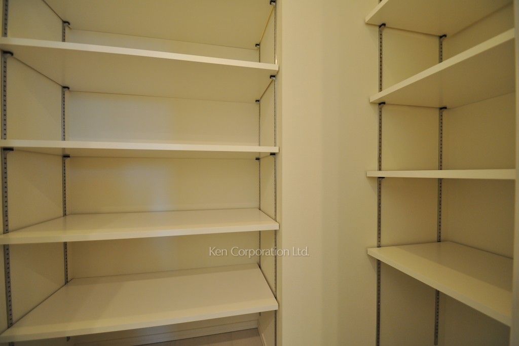 コンフォリア新宿イーストサイドタワーの写真 シューズインクローゼット ※17階の同じ間取タイプを撮影。仕様が異なることがあります。