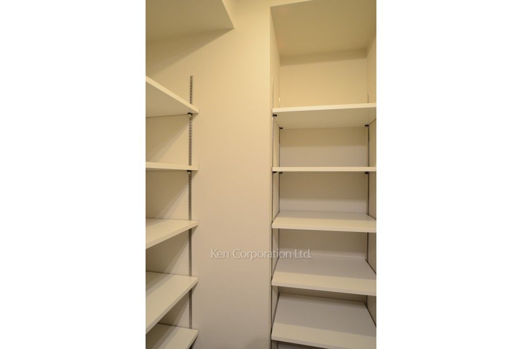 コンフォリア新宿イーストサイドタワーの写真 シューズインクローゼット