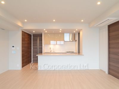 コンフォリア新宿イーストサイドタワーの写真 居室（LDなど） ※30階の同じ間取タイプを撮影。仕様が異なることがあります。