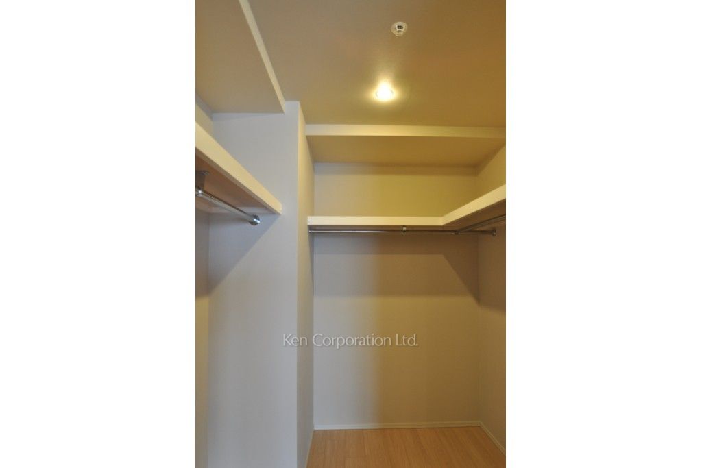 コンフォリア新宿イーストサイドタワーの写真 ウォークインクローゼット