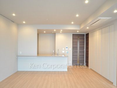 コンフォリア新宿イーストサイドタワーの写真 居室（LDなど） ※30階の同じ間取タイプを撮影。仕様が異なることがあります。