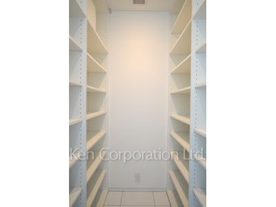 AKASAKA K-TOWER RESIDENCEの写真 シューズインクローゼット ※29階の同じ間取タイプを撮影。仕様が異なることがあります。