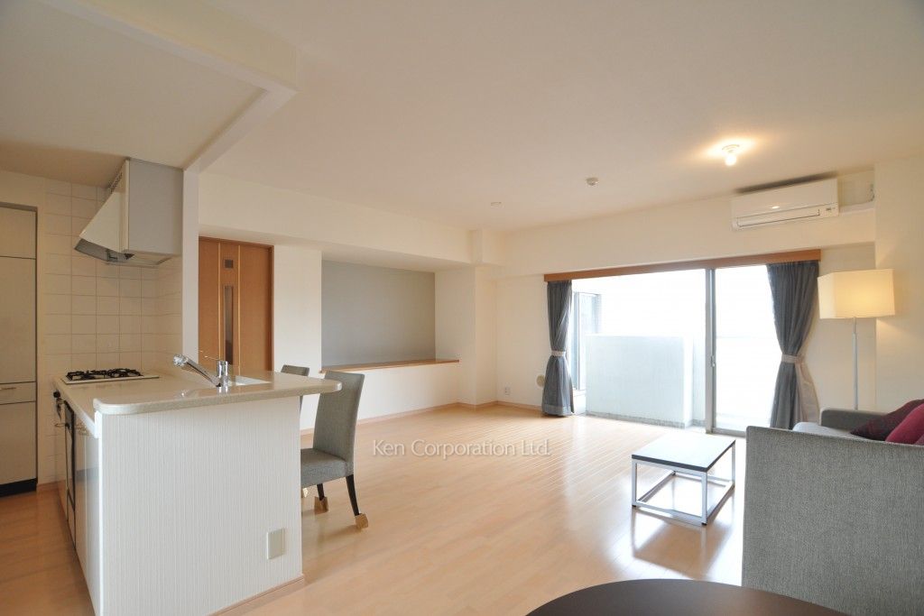 Roppongi Residencesの写真 リビングダイニング