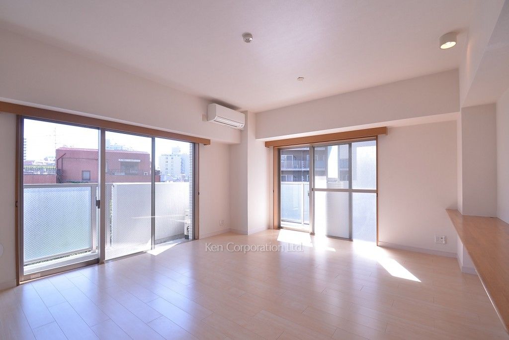 Roppongi Residencesの写真 リビングダイニング