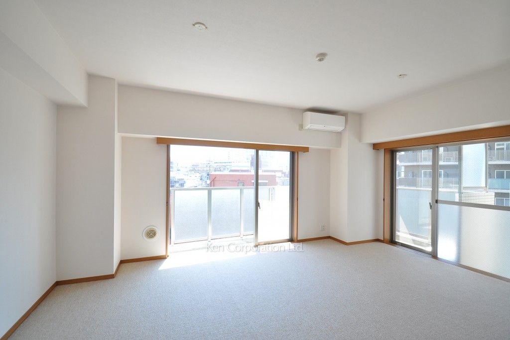 Roppongi Residencesの写真 リビングダイニング