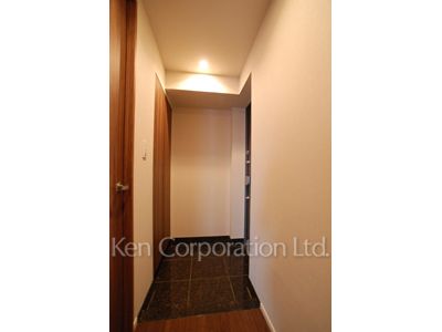 玄関 ※4階の同じ間取タイプを撮影。仕様が異なることがあります。