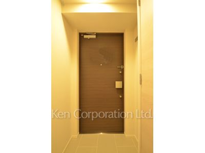 玄関 ※13階の同じ間取タイプを撮影。仕様が異なることがあります。