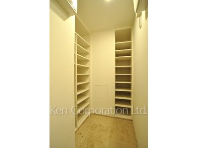 ウェリス有栖川の写真 シューズインクローゼット