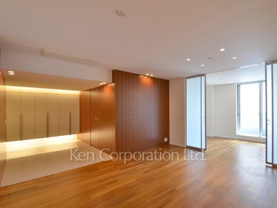 パークアクシス青山一丁目タワーの写真 リビングダイニング