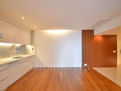 パークアクシス青山一丁目タワーの写真 リビングダイニング