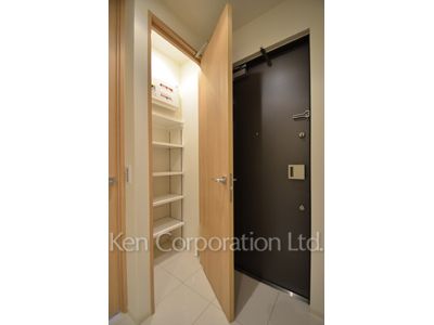 ザ・パークハウス渋谷美竹の写真 シューズクローゼット ※5階の同じ間取タイプを撮影。仕様が異なることがあります。