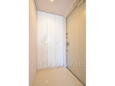 玄関 ※6階の同じ間取タイプを撮影。仕様が異なることがあります。