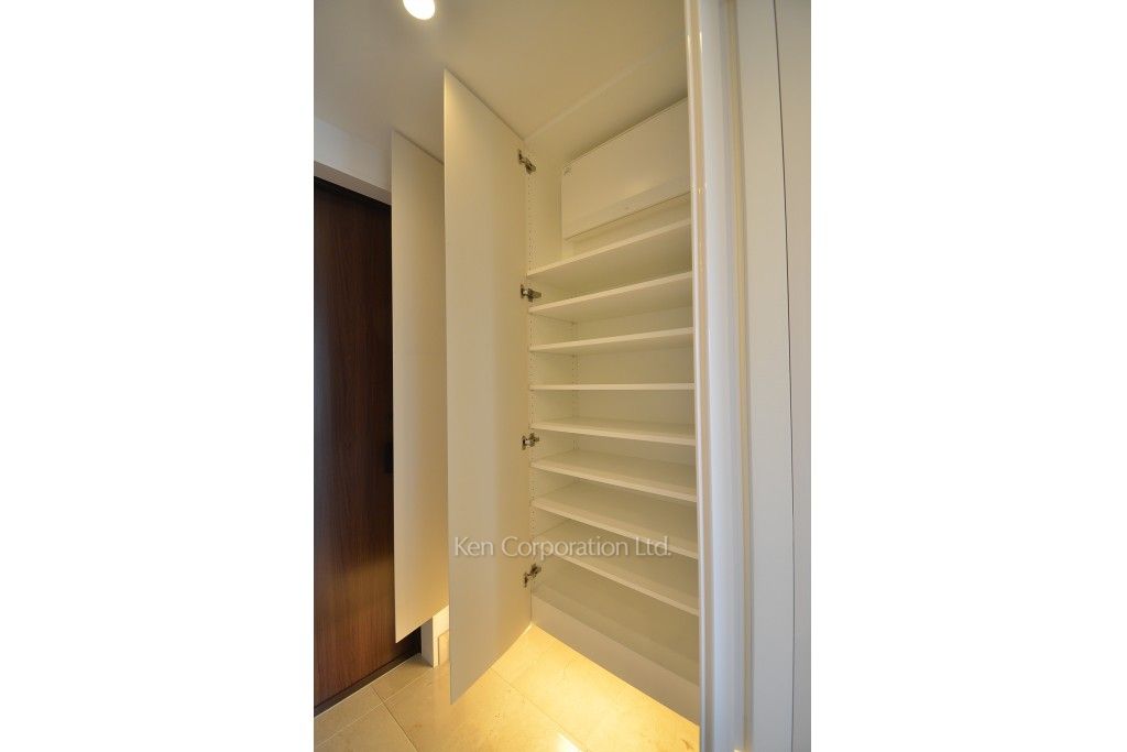 パークコート千代田富士見ザタワーの写真 シューズクローゼット ※11階の同じ間取タイプを撮影。仕様が異なることがあります。