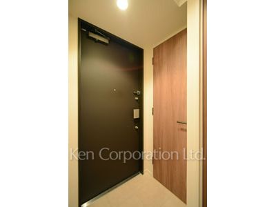 玄関 ※21階の同じ間取タイプを撮影。仕様が異なることがあります。