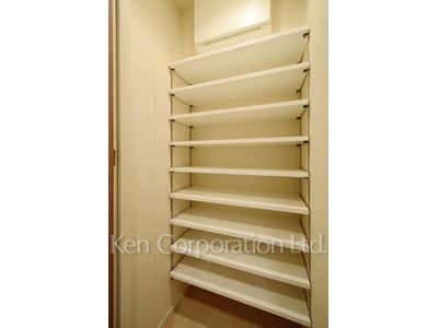 シューズクローゼット ※21階の同じ間取タイプを撮影。仕様が異なることがあります。