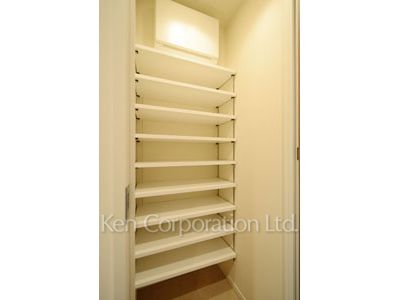 パークハビオ赤坂タワーの写真 シューズインクローゼット