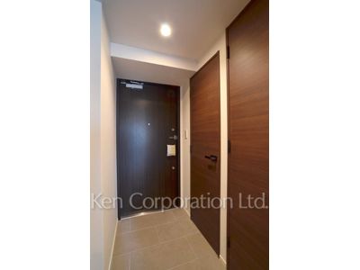 玄関 ※10階の同じ間取タイプを撮影。仕様が異なることがあります。