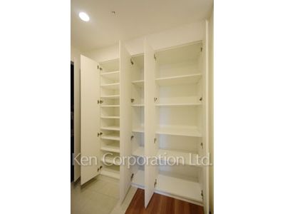 コンフォリア渋谷WESTの写真 シューズクローゼット ※13階の同じ間取タイプを撮影。仕様が異なることがあります。