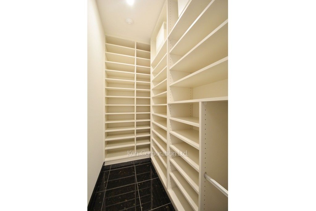 ラ・トゥール新宿ガーデンの写真 シューズインクローゼット ※37階の同じ間取タイプを撮影。仕様が異なることがあります。