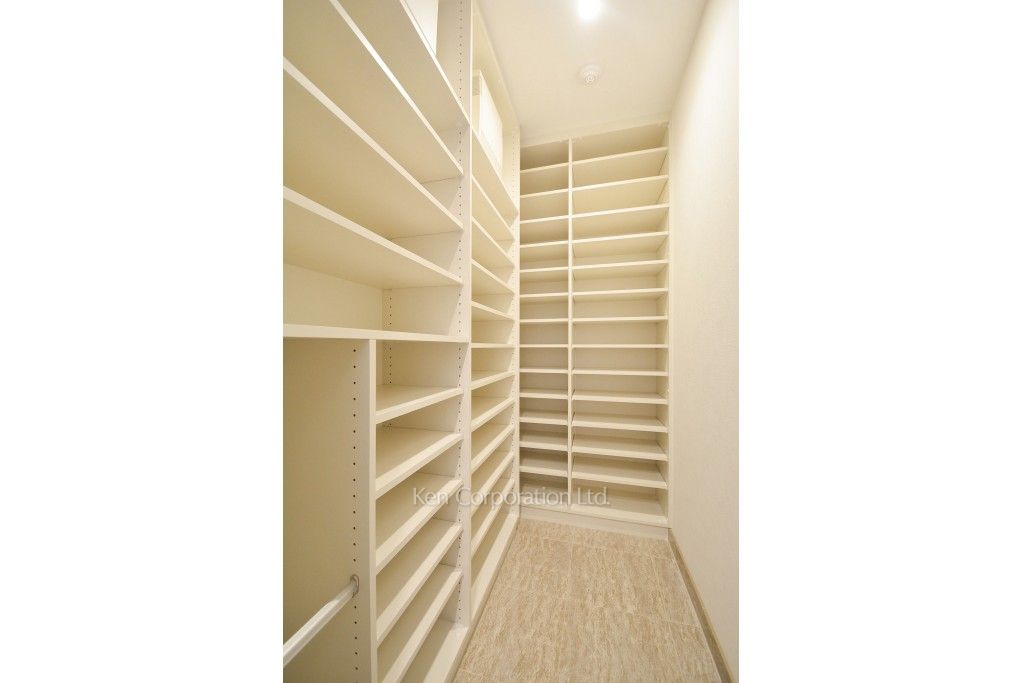 ラ・トゥール新宿ガーデンの写真 シューズインクローゼット ※37階の同じ間取タイプを撮影。仕様が異なることがあります。