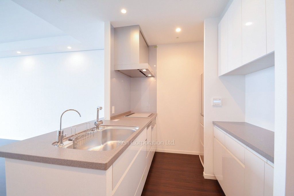 ラ・トゥール新宿ガーデンの写真 キッチン ※37階の同じ間取タイプを撮影。仕様が異なることがあります。