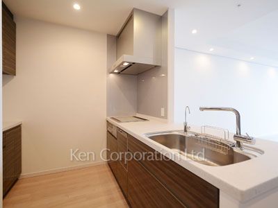 ラ・トゥール新宿ガーデンの写真 キッチン ※37階の同じ間取タイプを撮影。仕様が異なることがあります。