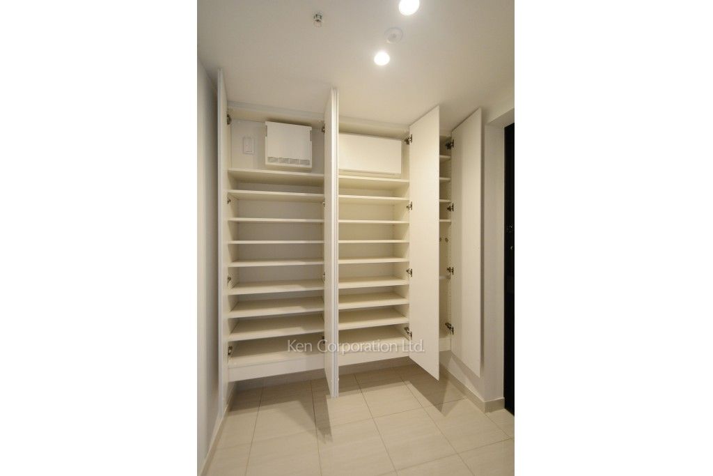 ラ・トゥール新宿ガーデンの写真 シューズクローゼット ※36階の同じ間取タイプを撮影。仕様が異なることがあります。