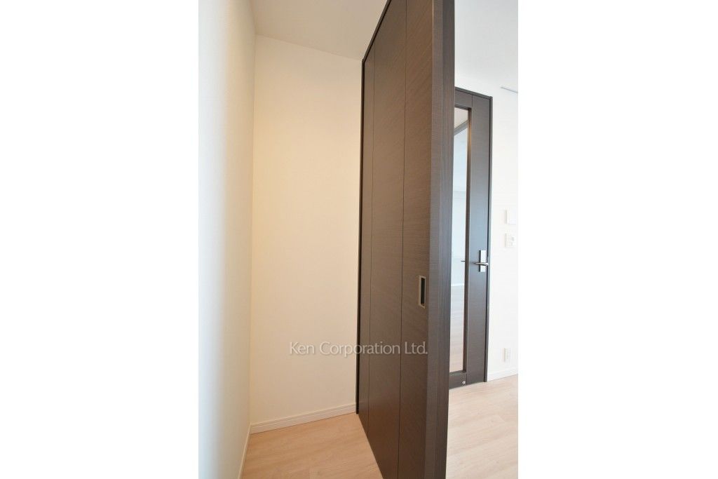 ラ・トゥール新宿ガーデンの写真 ストレージ ※37階の同じ間取タイプを撮影。仕様が異なることがあります。