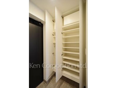 ラ・トゥール新宿ガーデンの写真 シューズクローゼット ※37階の同じ間取タイプを撮影。仕様が異なることがあります。