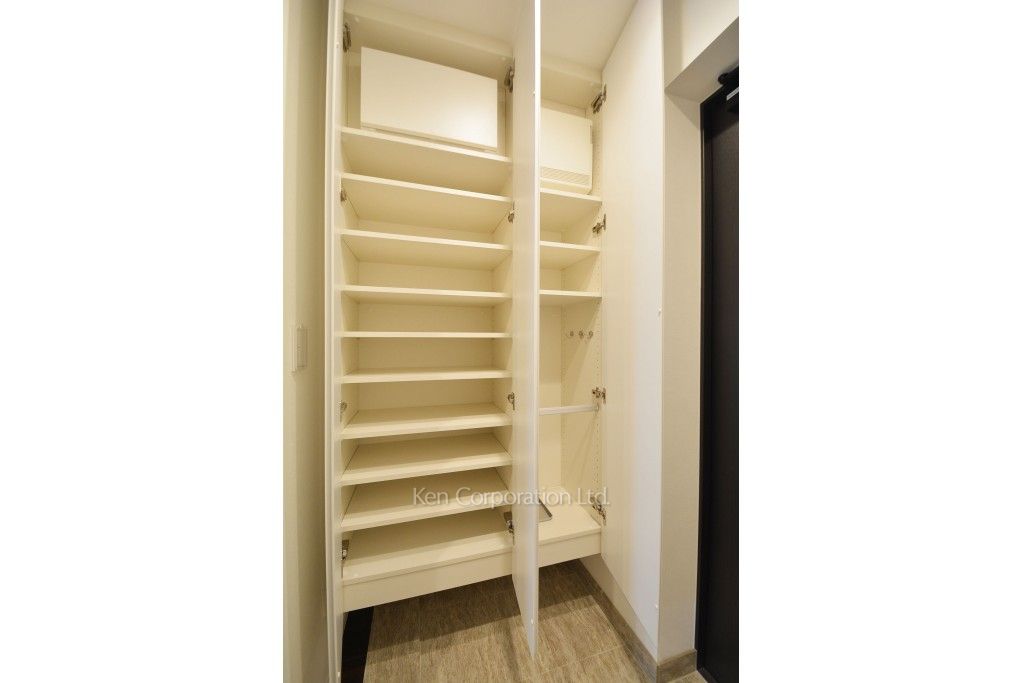 ラ・トゥール新宿ガーデンの写真 シューズクローゼット ※37階の同じ間取タイプを撮影。仕様が異なることがあります。