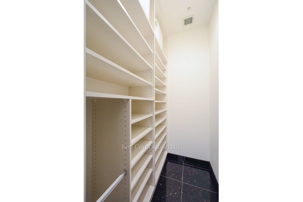 ラ・トゥール新宿ガーデンの写真 シューズインクローゼット ※37階の同じ間取タイプを撮影。仕様が異なることがあります。