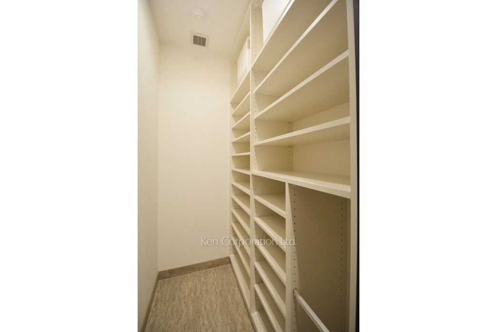 ラ・トゥール新宿ガーデンの写真 シューズインクローゼット ※37階の同じ間取タイプを撮影。仕様が異なることがあります。