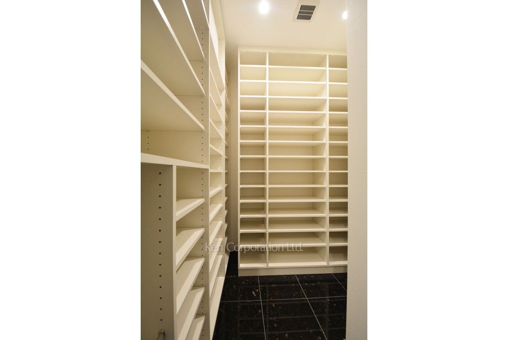 ラ・トゥール新宿ガーデンの写真 シューズインクローゼット ※37階の同じ間取タイプを撮影。仕様が異なることがあります。