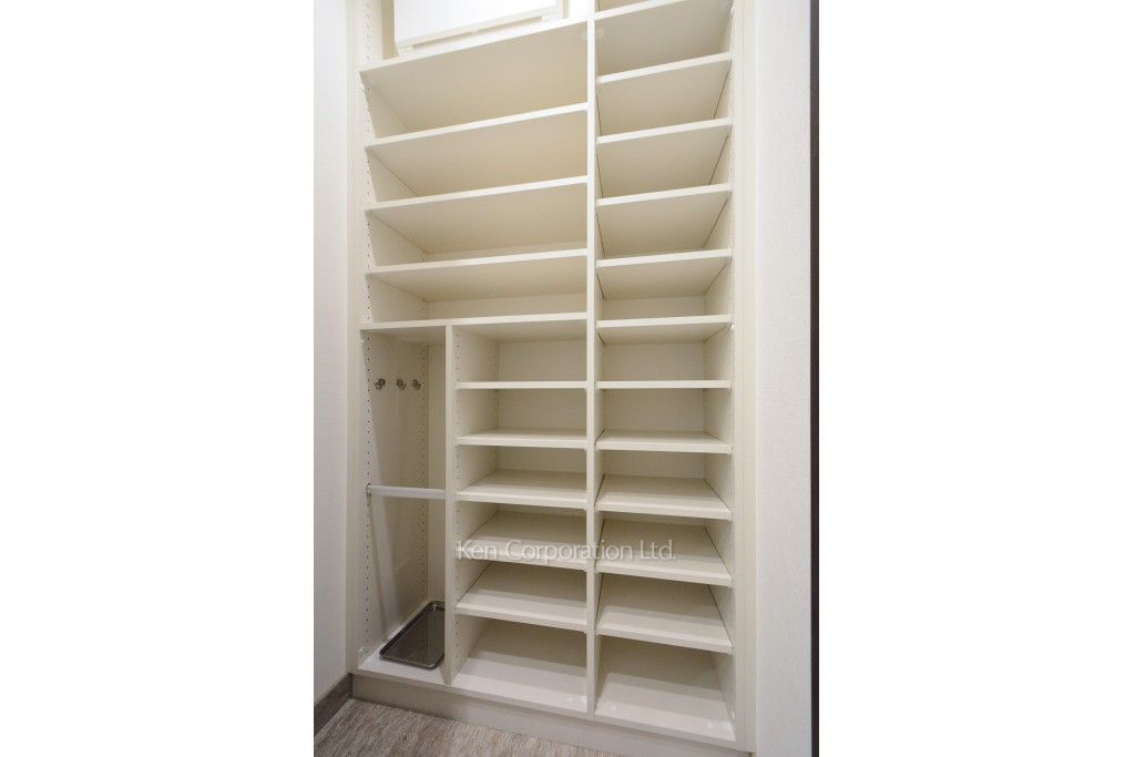 ラ・トゥール新宿ガーデンの写真 シューズインクローゼット ※37階の同じ間取タイプを撮影。仕様が異なることがあります。