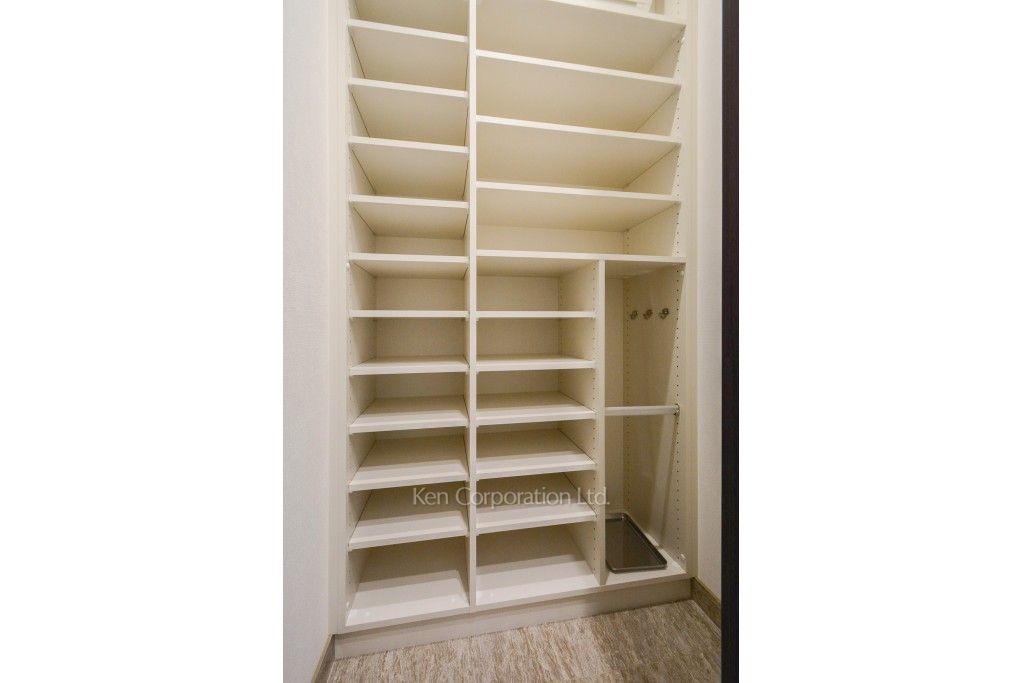 ラ・トゥール新宿ガーデンの写真 シューズインクローゼット ※37階の同じ間取タイプを撮影。仕様が異なることがあります。