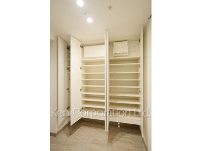 ラ・トゥール新宿ガーデンの写真 シューズクローゼット ※35階の同じ間取タイプを撮影。仕様が異なることがあります。