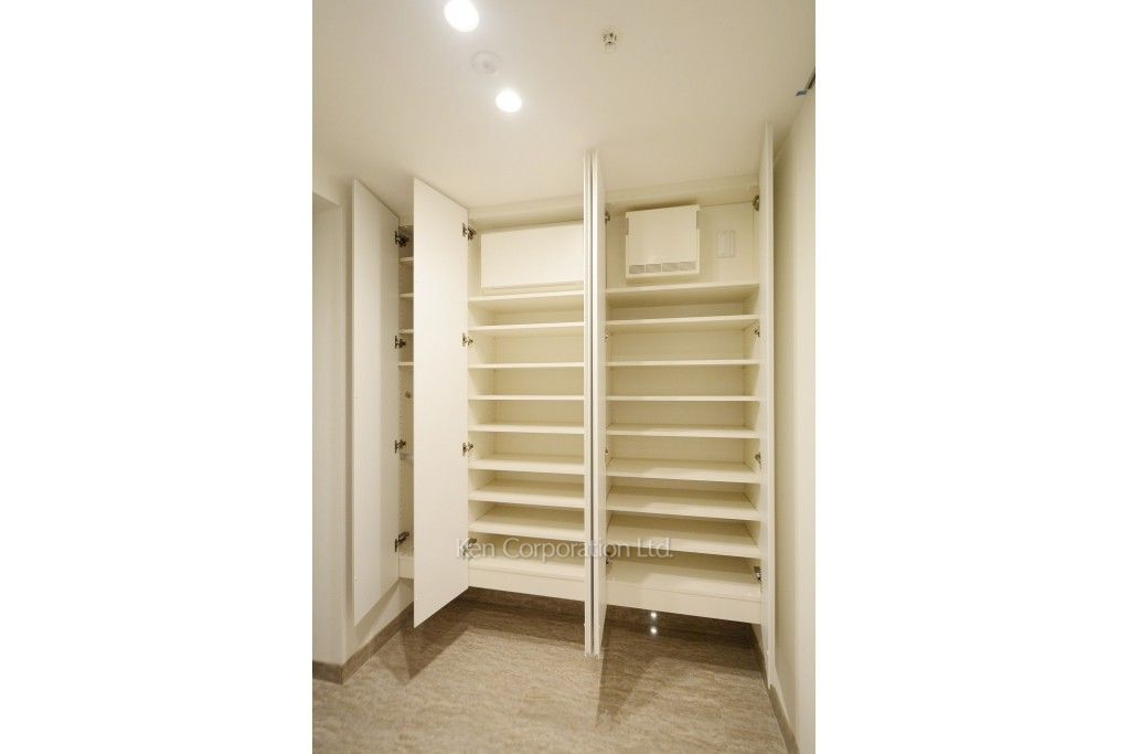 ラ・トゥール新宿ガーデンの写真 シューズクローゼット ※35階の同じ間取タイプを撮影。仕様が異なることがあります。