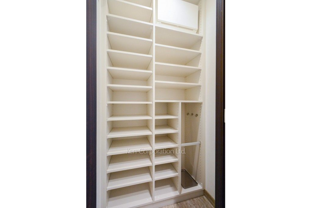 ラ・トゥール新宿ガーデンの写真 シューズインクローゼット ※37階の同じ間取タイプを撮影。仕様が異なることがあります。