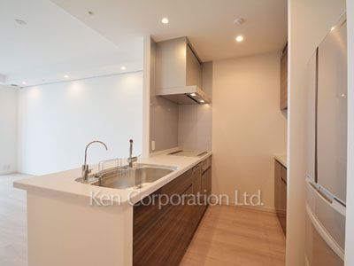 ラ・トゥール新宿ガーデンの写真 キッチン ※37階の同じ間取タイプを撮影。仕様が異なることがあります。