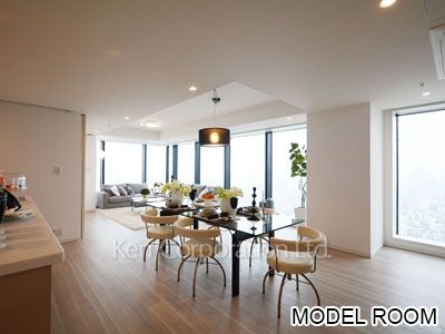 ラ・トゥール新宿ガーデンの写真 居室（LDなど） ※36階の同じ間取タイプを撮影。仕様が異なることがあります。