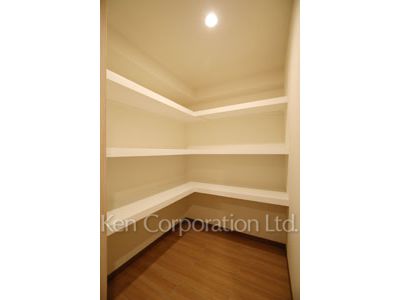 キングホームズ青山の写真 ストレージ