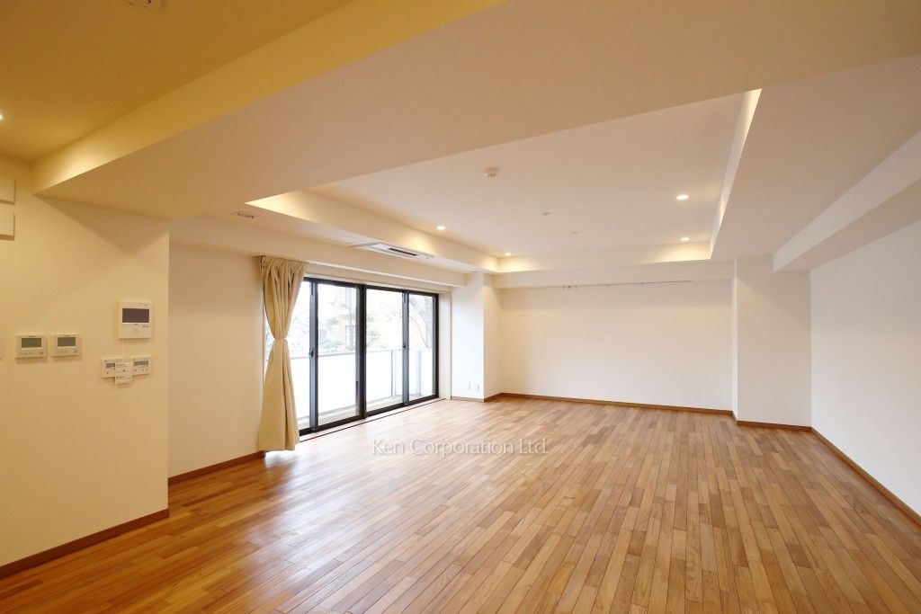 キングホームズ青山の写真 リビングダイニング