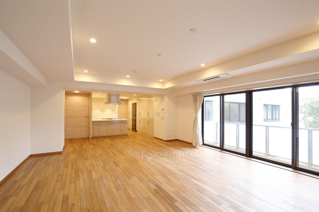 キングホームズ青山の写真 リビングダイニング