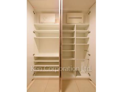 キングホームズ青山の写真 シューズクローゼット