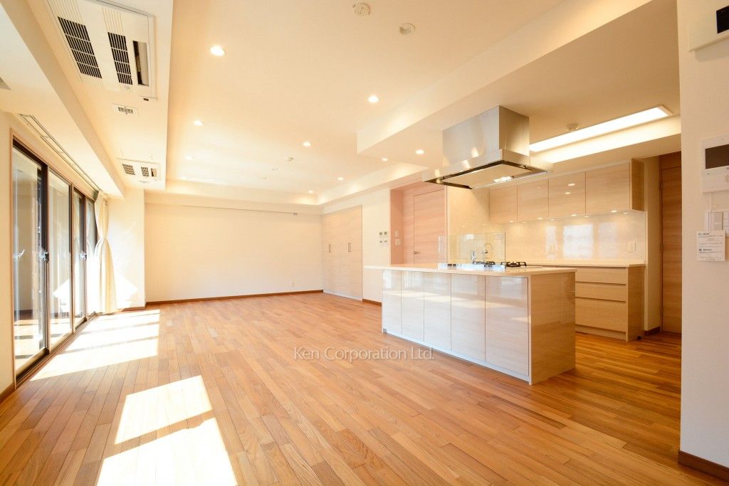 キングホームズ青山の写真 リビングダイニング